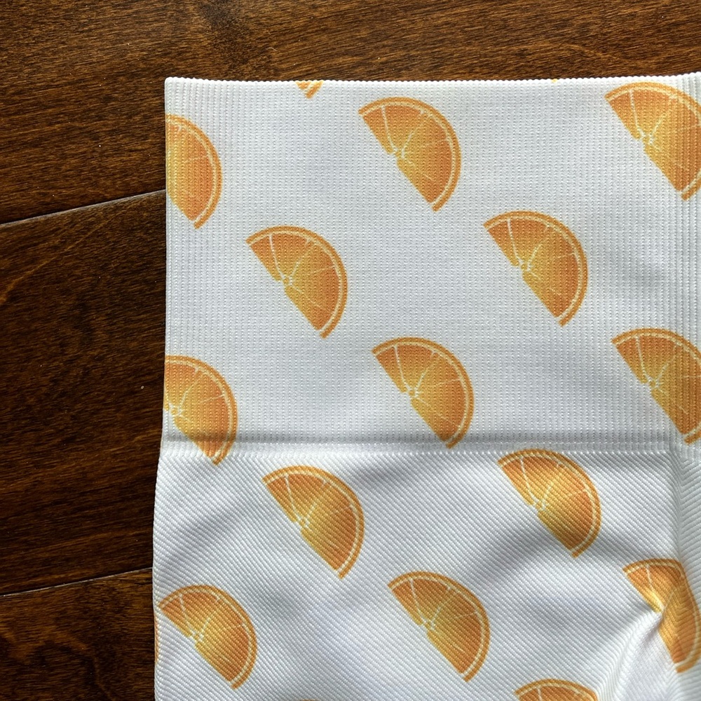 NWT MORGAN STEWART LEGGINGS WHITE WITH ORANGE SLICE PRINT SIZE MEDIUM - Picture 9 of 10